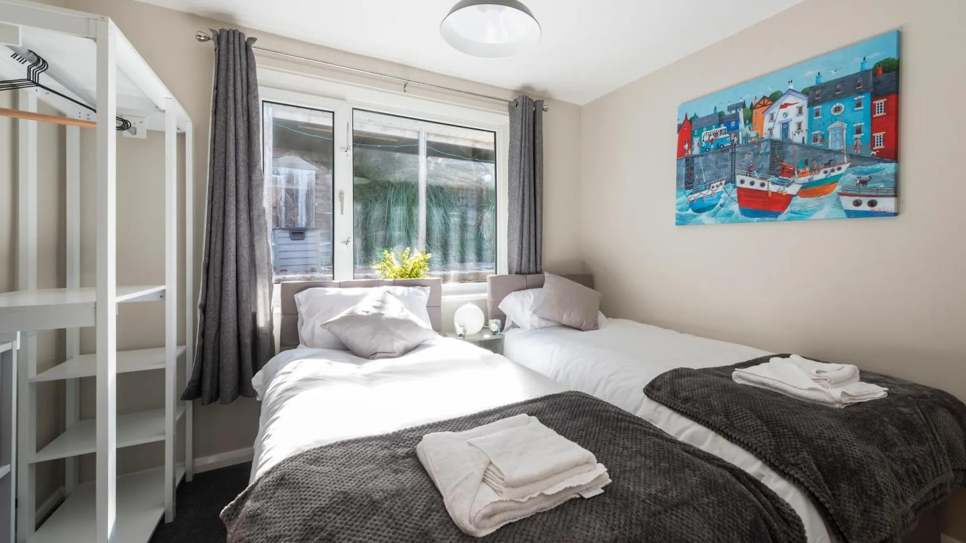 5 Bedroom Detached Beach House Poole 0*,
